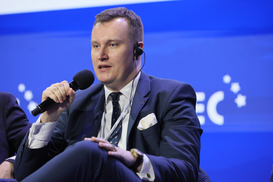 Wysocki stwierdził, że jeśli chodzi o rozwój fabryk AI oraz półprzewodników, to jako kraj jesteśmy pod tym względem w takiej samej sytuacji jak cała UE. Fot. PTWP